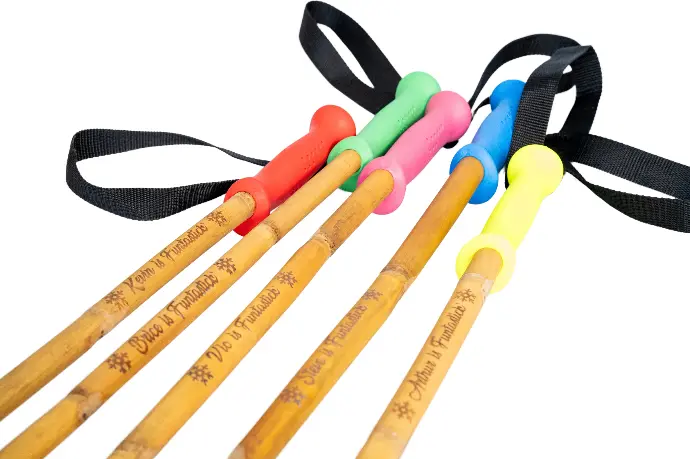 batons de ski aux couleurs fun