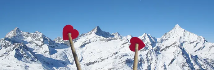 bâtons fun avec paysage de montagnes 